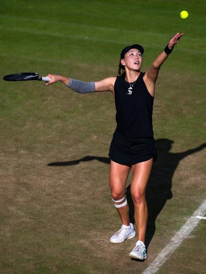 王欣瑜在WTA500柏林站赛事中以2-0的比分战胜萨姆索诺娃，成功晋级决赛