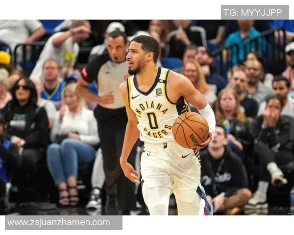 哈利伯顿精准助攻助西亚卡姆轻松上篮得分展现默契配合