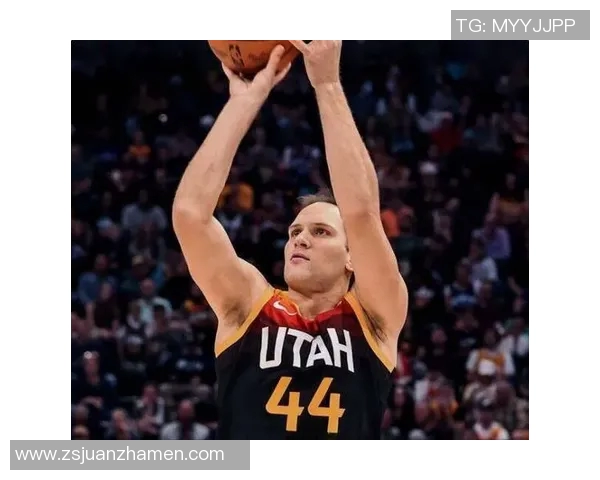 🤩太有灵性了!理查德机警前场板轻轻一点 补篮压哨命中! 🤩太有灵性了!理查德机警前场板轻轻一点 补篮压哨命中!